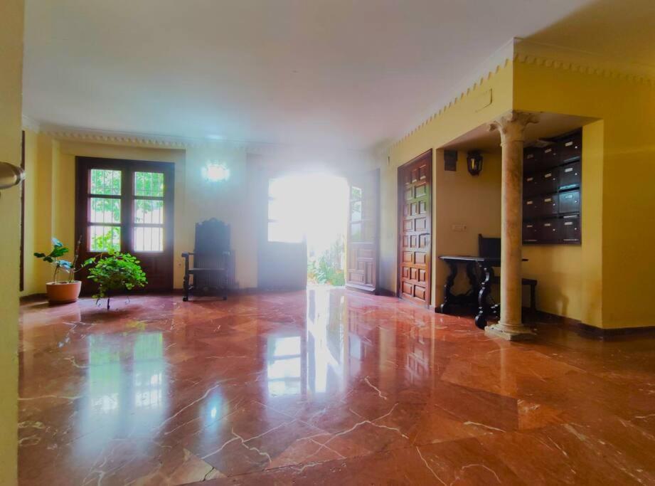 Apartament Plaza Cristo De Burgos Sewilla Zewnętrze zdjęcie