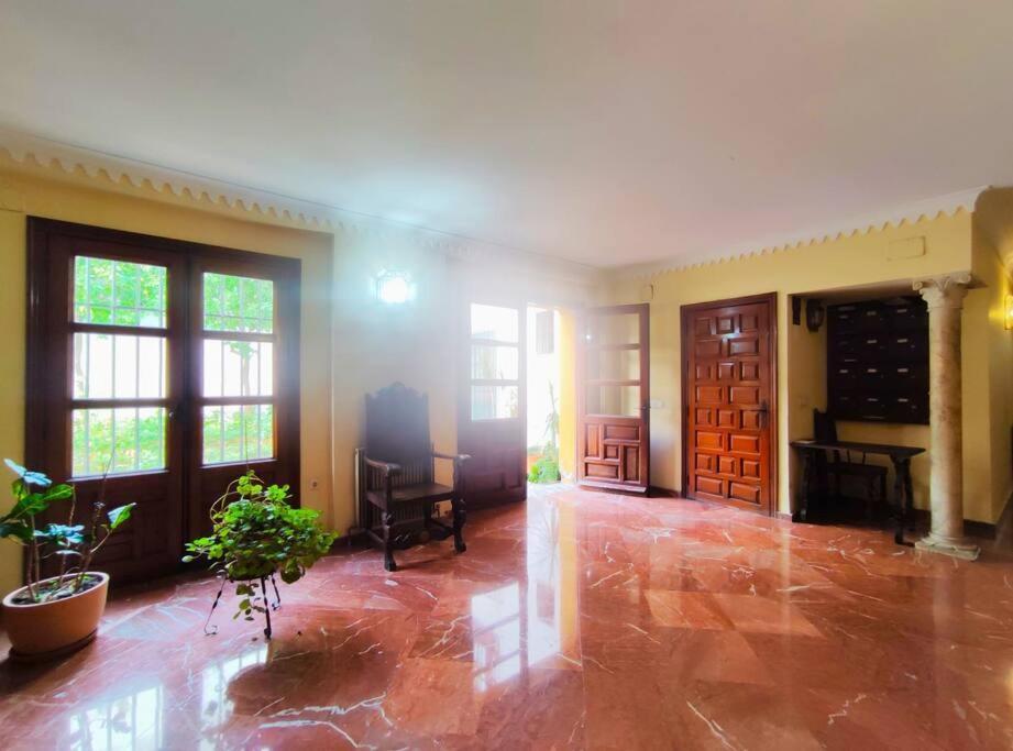 Apartament Plaza Cristo De Burgos Sewilla Zewnętrze zdjęcie