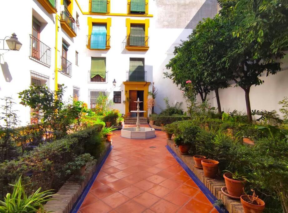 Apartament Plaza Cristo De Burgos Sewilla Zewnętrze zdjęcie